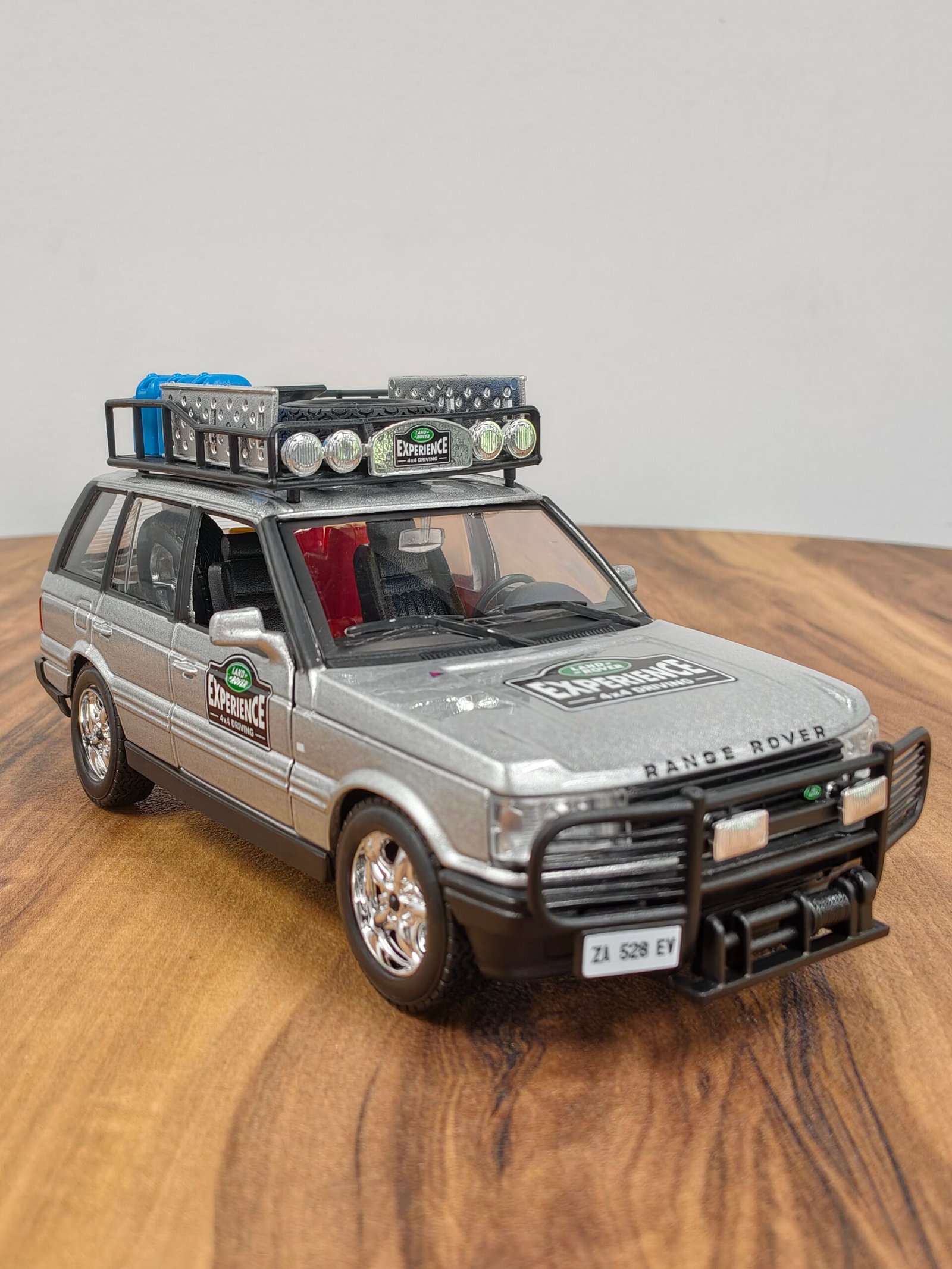 Range Rover Burago 1:24 Gray - Image 2