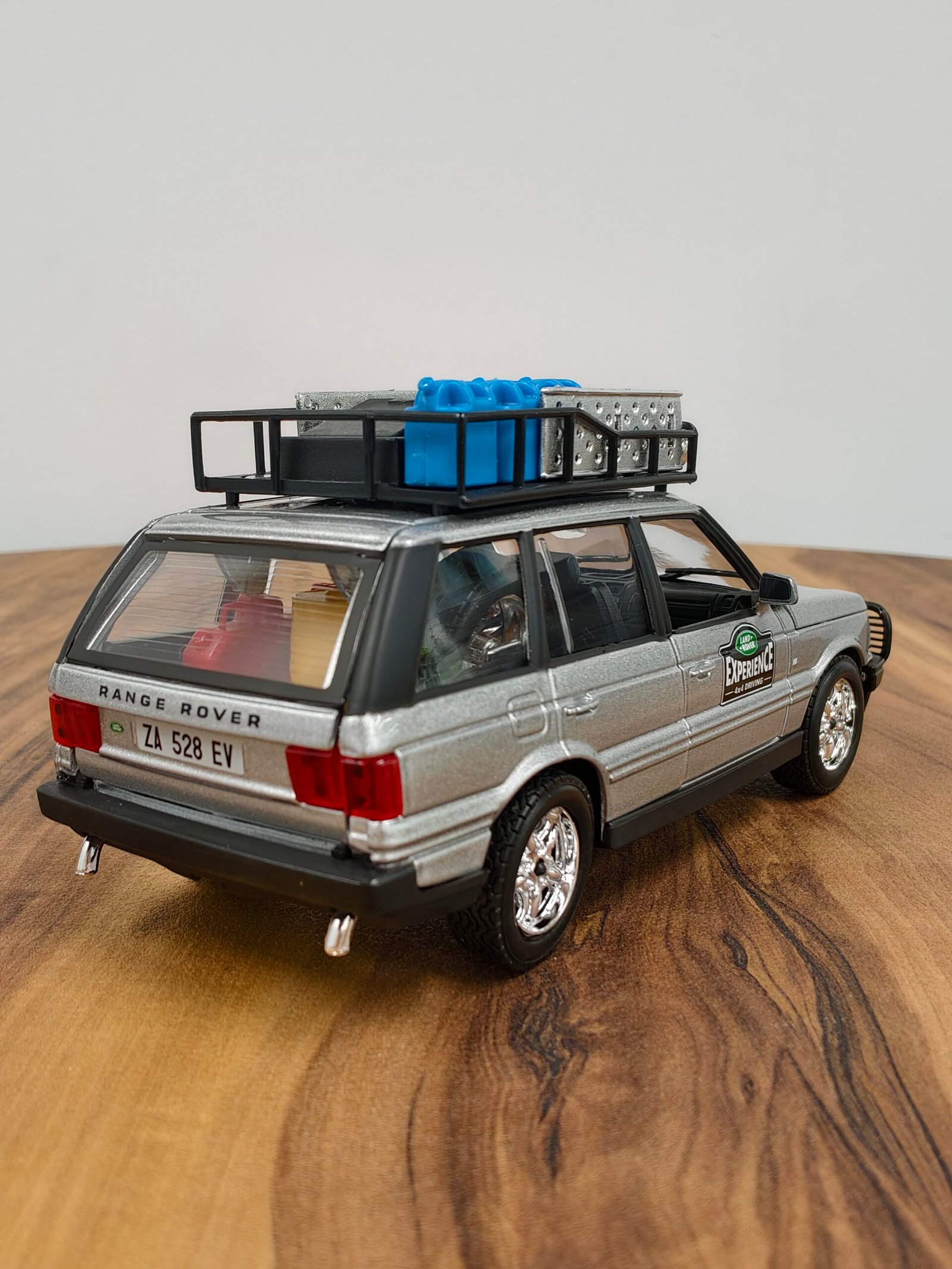 Range Rover Burago 1:24 Gray - Image 5