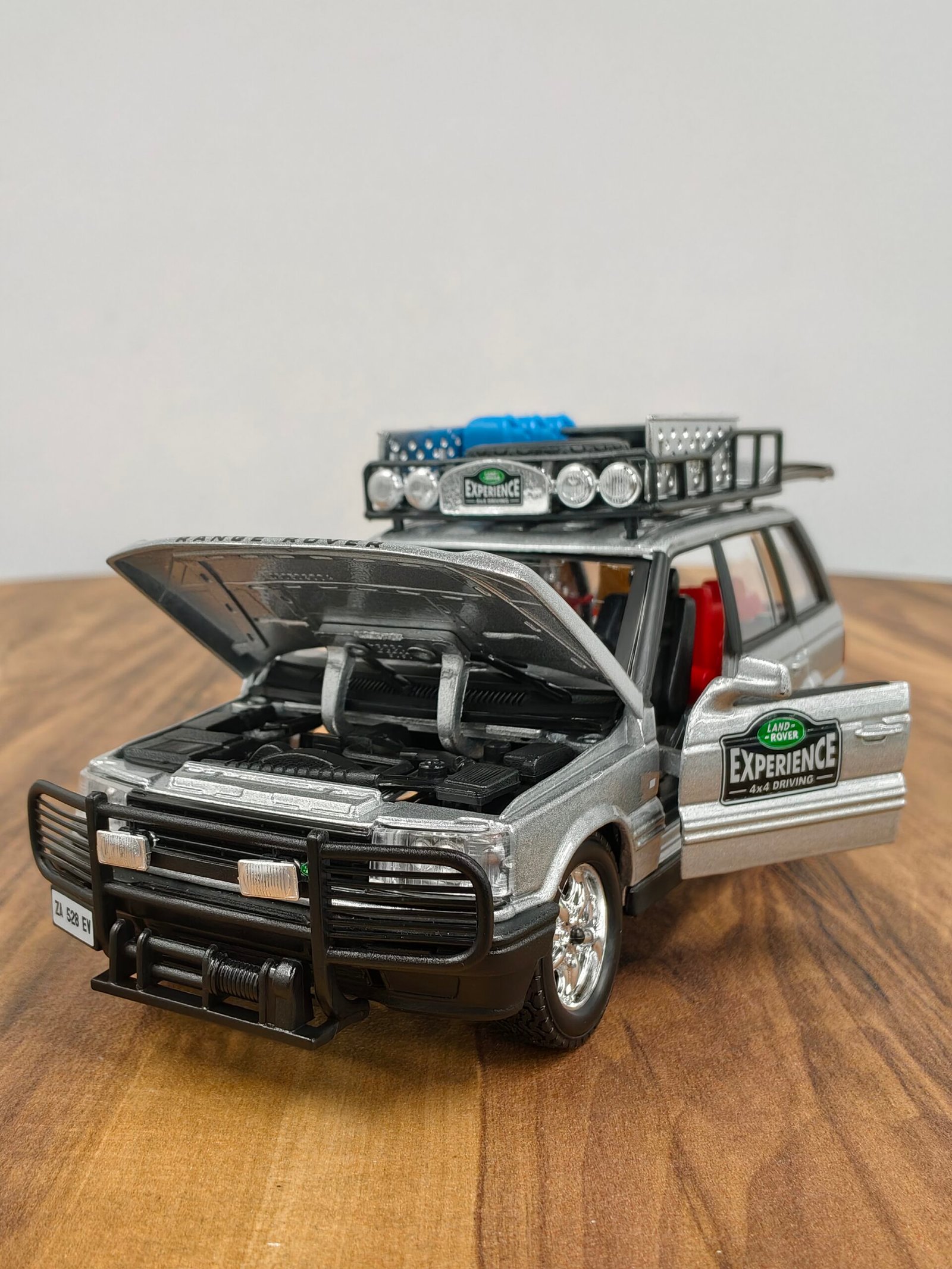 Range Rover Burago 1:24 Gray - Image 3