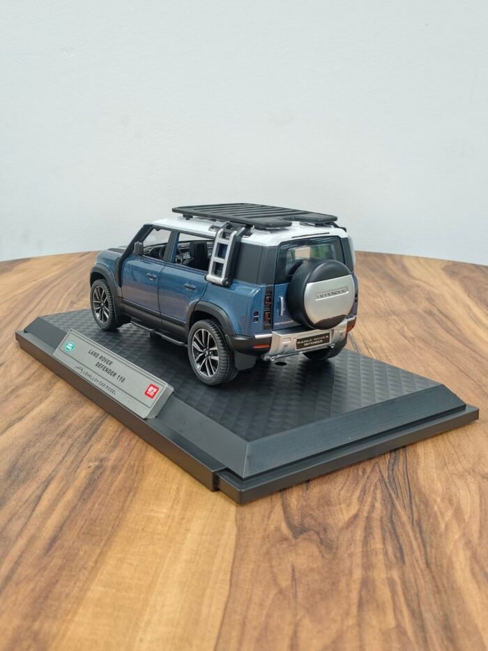 Range Rover Defender 110 Blue 1:24 - Image 6