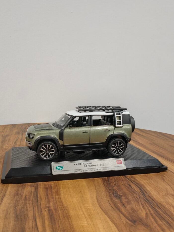 Range Rover Defender 110 Green 1:24 - Image 8