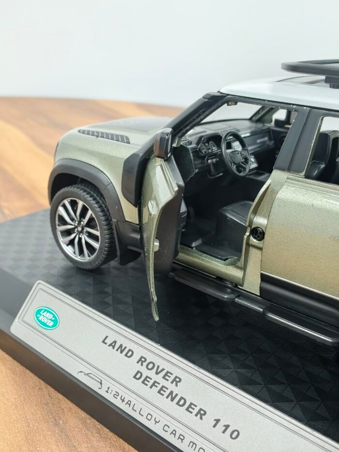 Range Rover Defender 110 Green 1:24 - Image 5