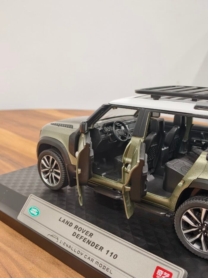 Range Rover Defender 110 Green 1:24 - Image 4
