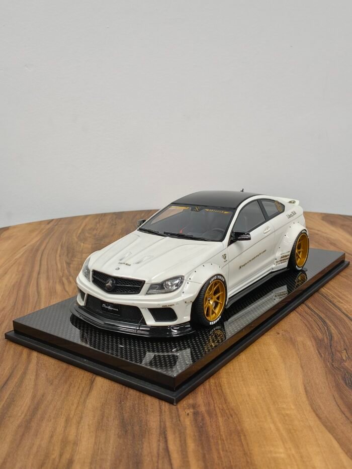 Mercedes AMG C63 1:18 White