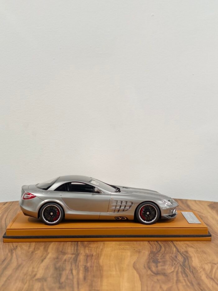 Mercedes Benz SLR Mclaren 722 Gray 1:18 - Image 5