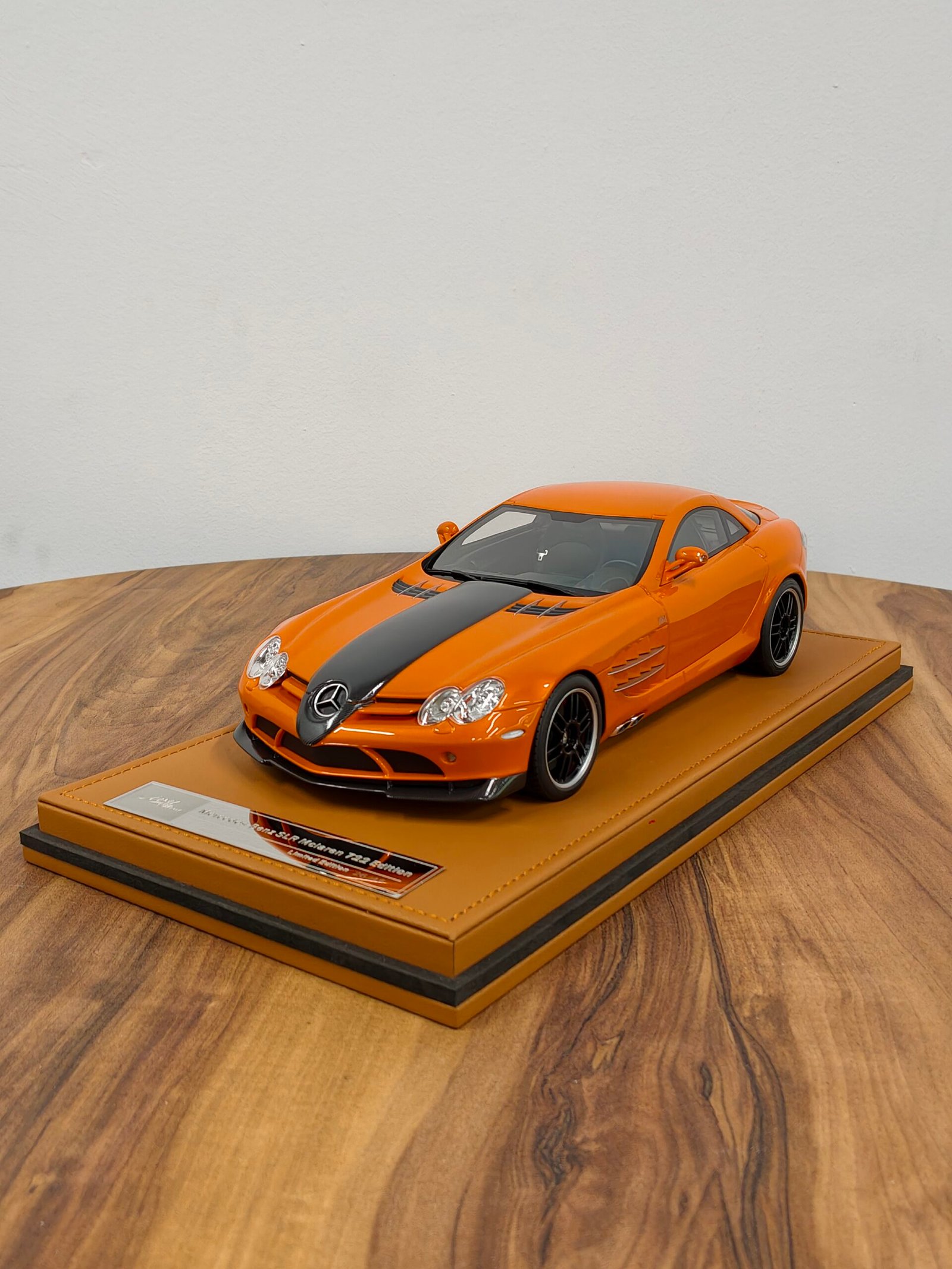 Mercedes Benz SLR Mclaren 722 Orange 1:18