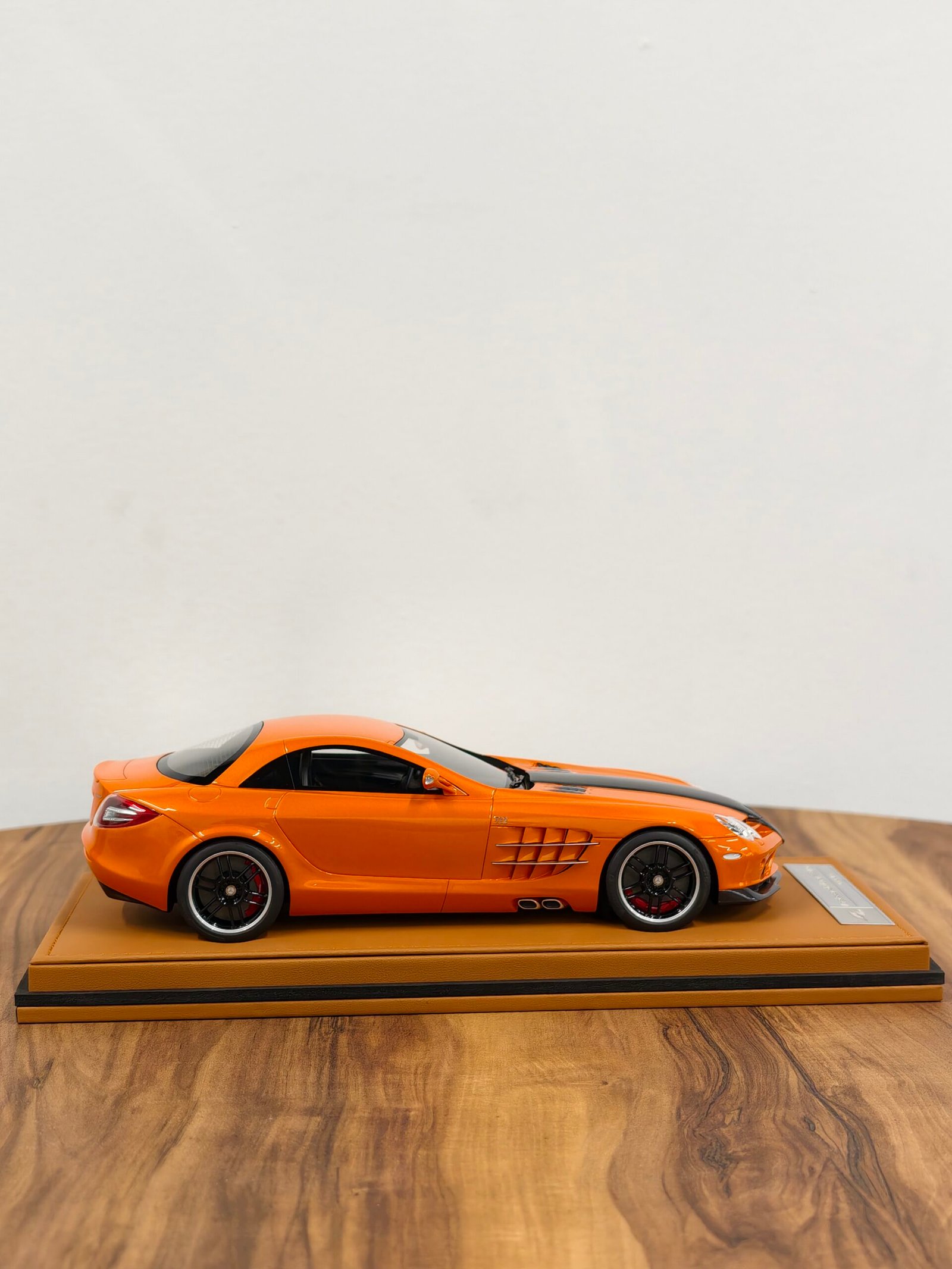 Mercedes Benz SLR Mclaren 722 Orange 1:18 - Image 7