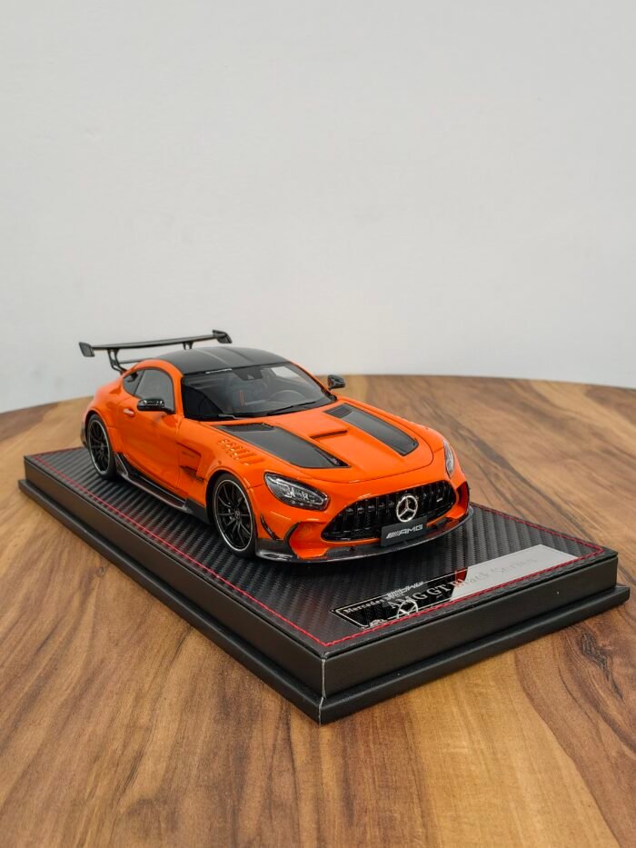 Mercedes Benz SLR Mclaren 722 Orange 1:18 - Image 4