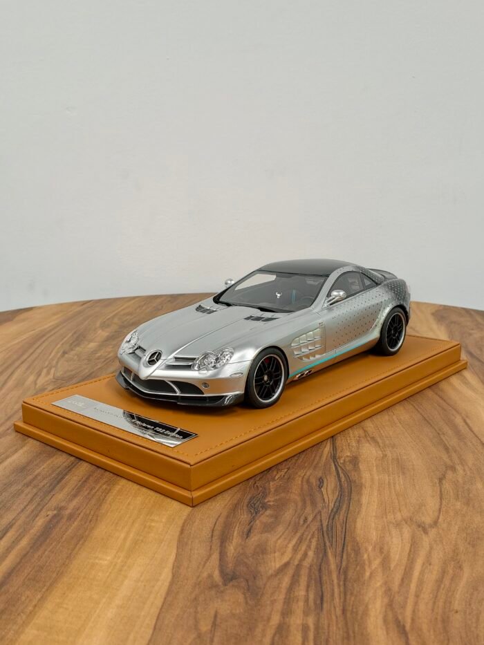 Mercedes Benz SLR Mclaren 722 Gray 1:18
