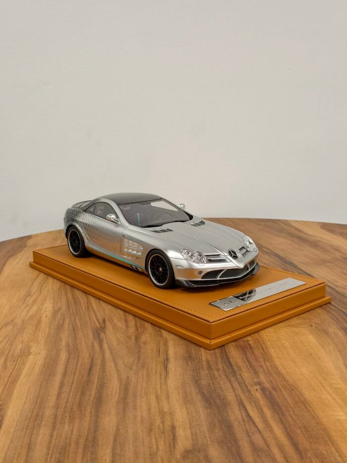 Mercedes Benz SLR Mclaren 722 Gray 1:18 - Image 2