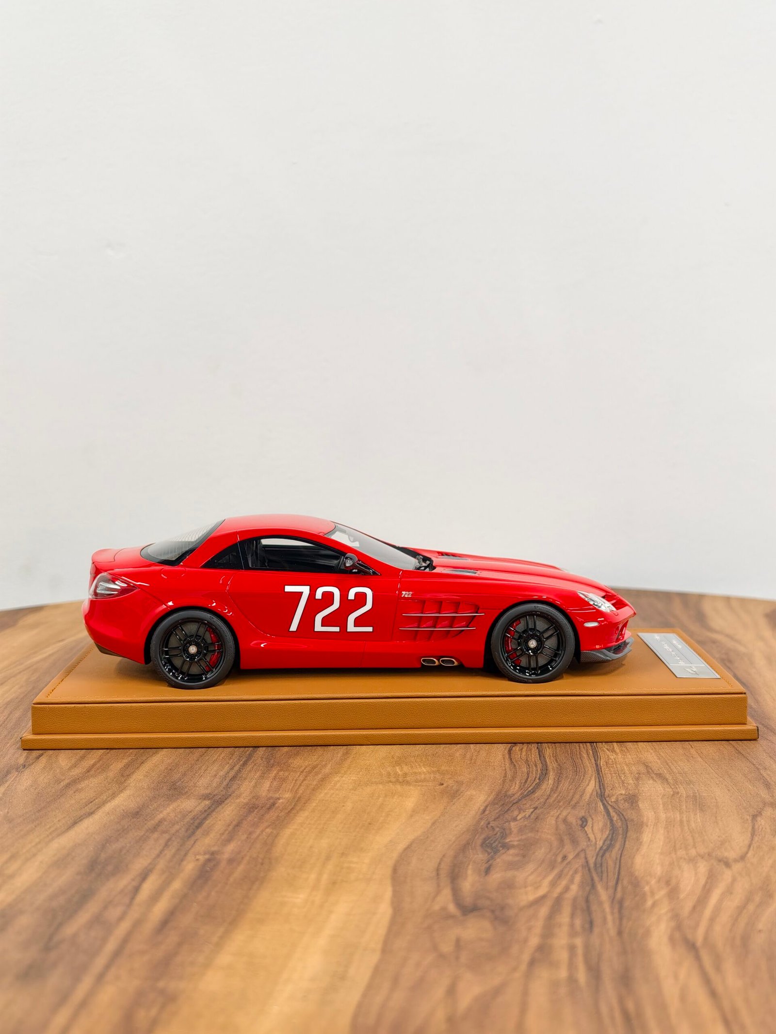 Mercedes Benz SLR Mclaren 722 Red 1:18 - Image 5