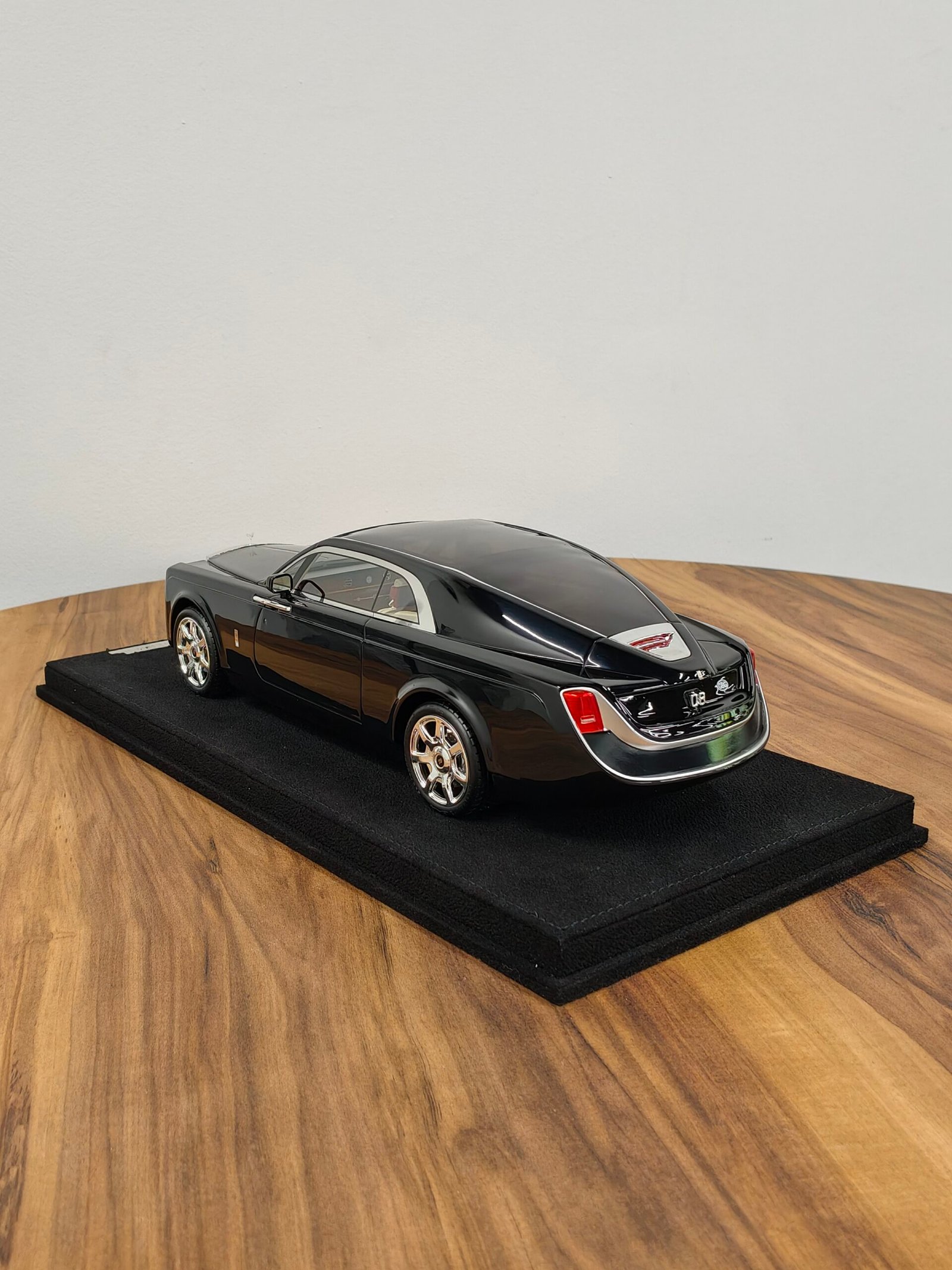 Rolls Royce Sweptail 1:18 Black - Image 3
