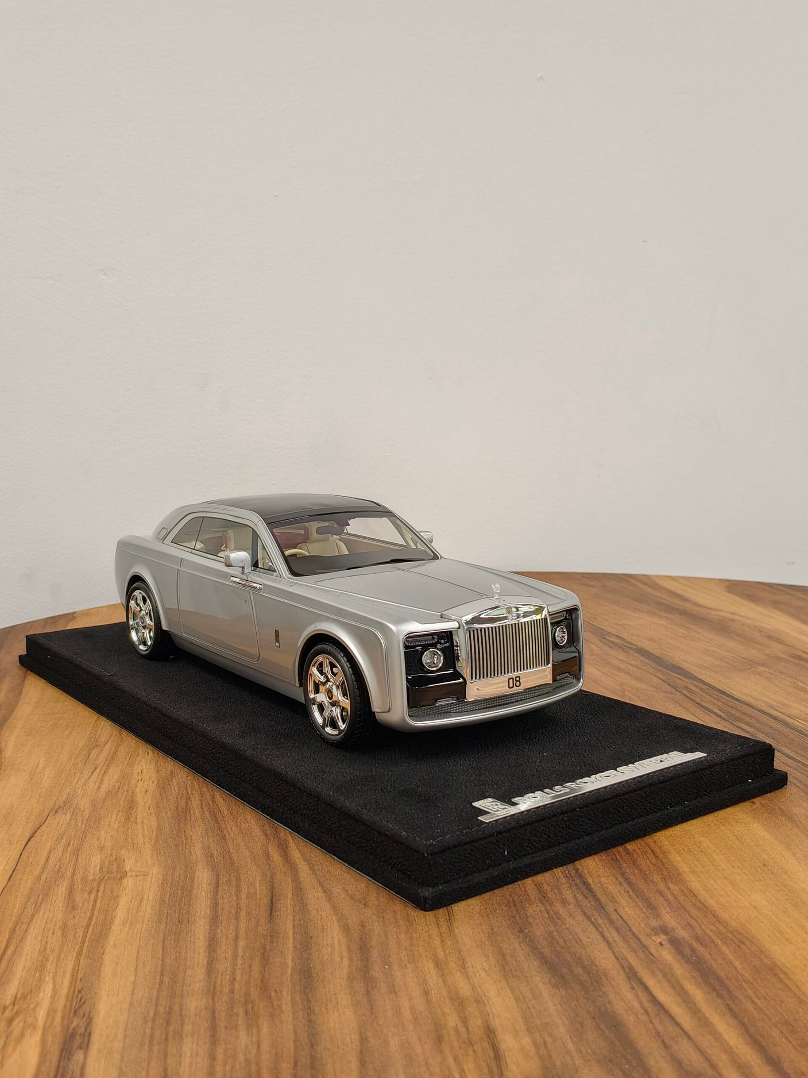 Rolls Royce Sweptail 1:18 Silver - Image 2