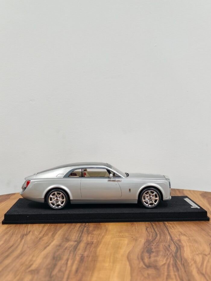 Rolls Royce Sweptail 1:18 Silver - Image 5