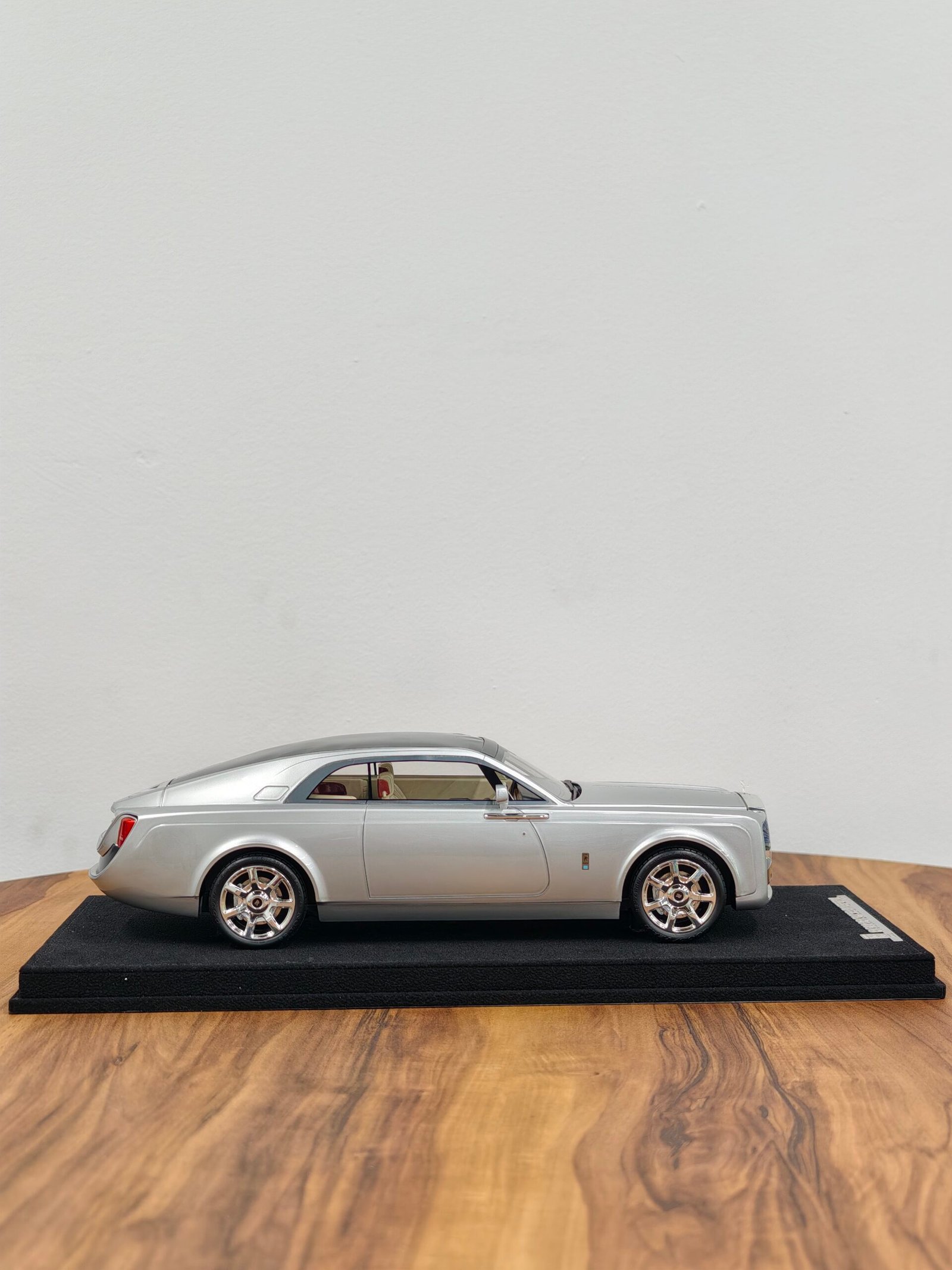 Rolls Royce Sweptail 1:18 Silver - Image 5