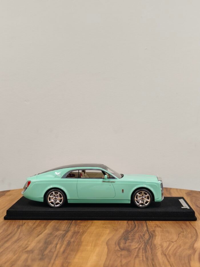 Rolls Royce Sweptail 1:18 Blue - Image 5