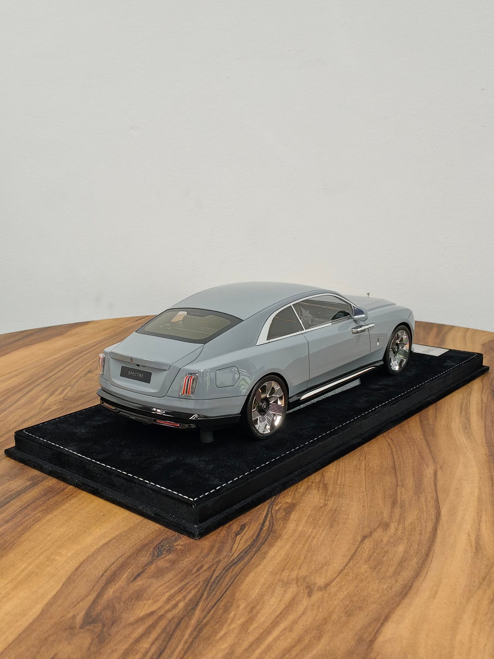 Rolls Royce Sweptail 1:18 Gray - Image 4