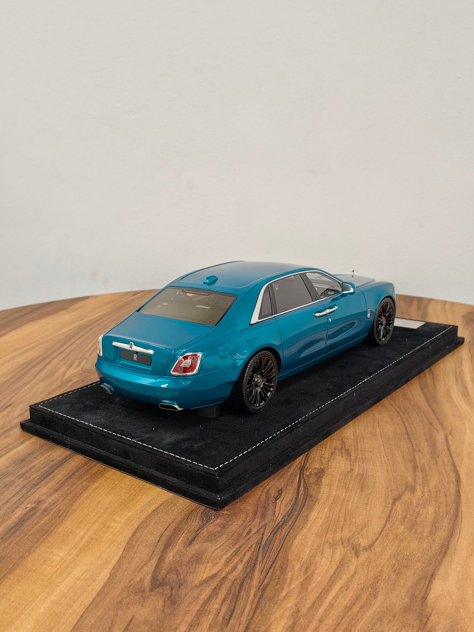 Rolls Royce Ghost 1:18 Blue - Image 4