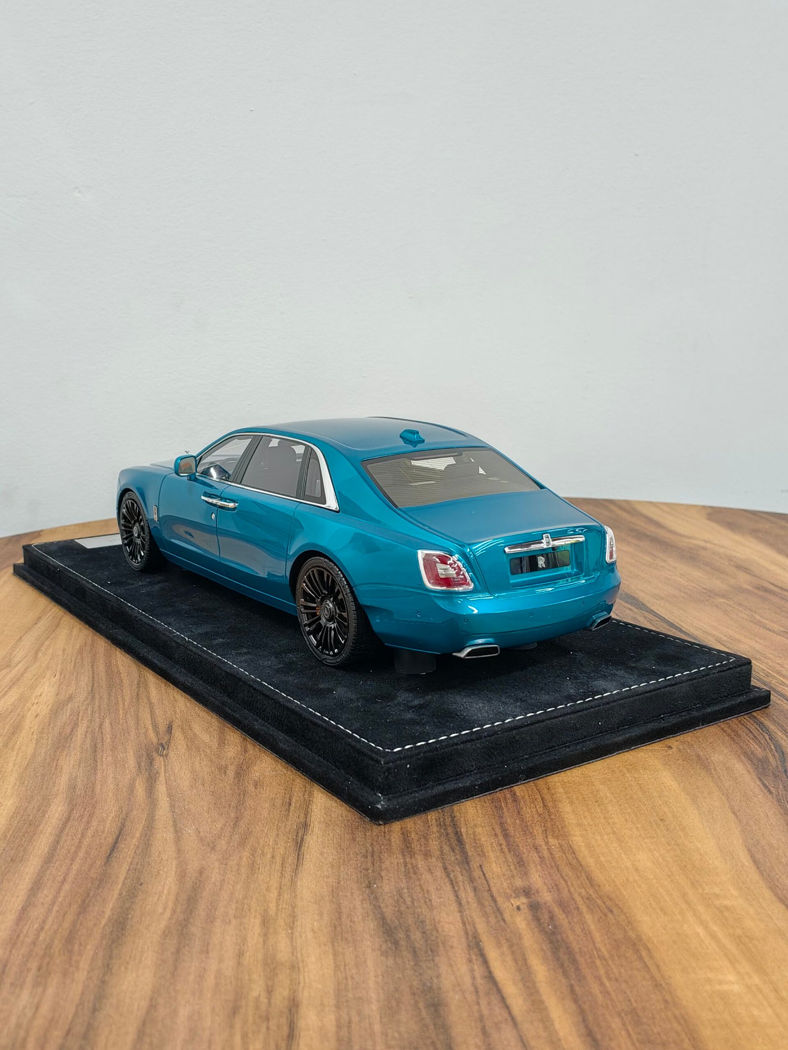 Rolls Royce Ghost 1:18 Blue - Image 3