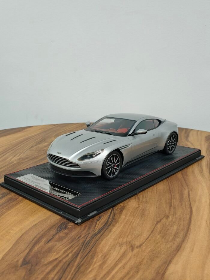 Aston Martin DB11 1:18