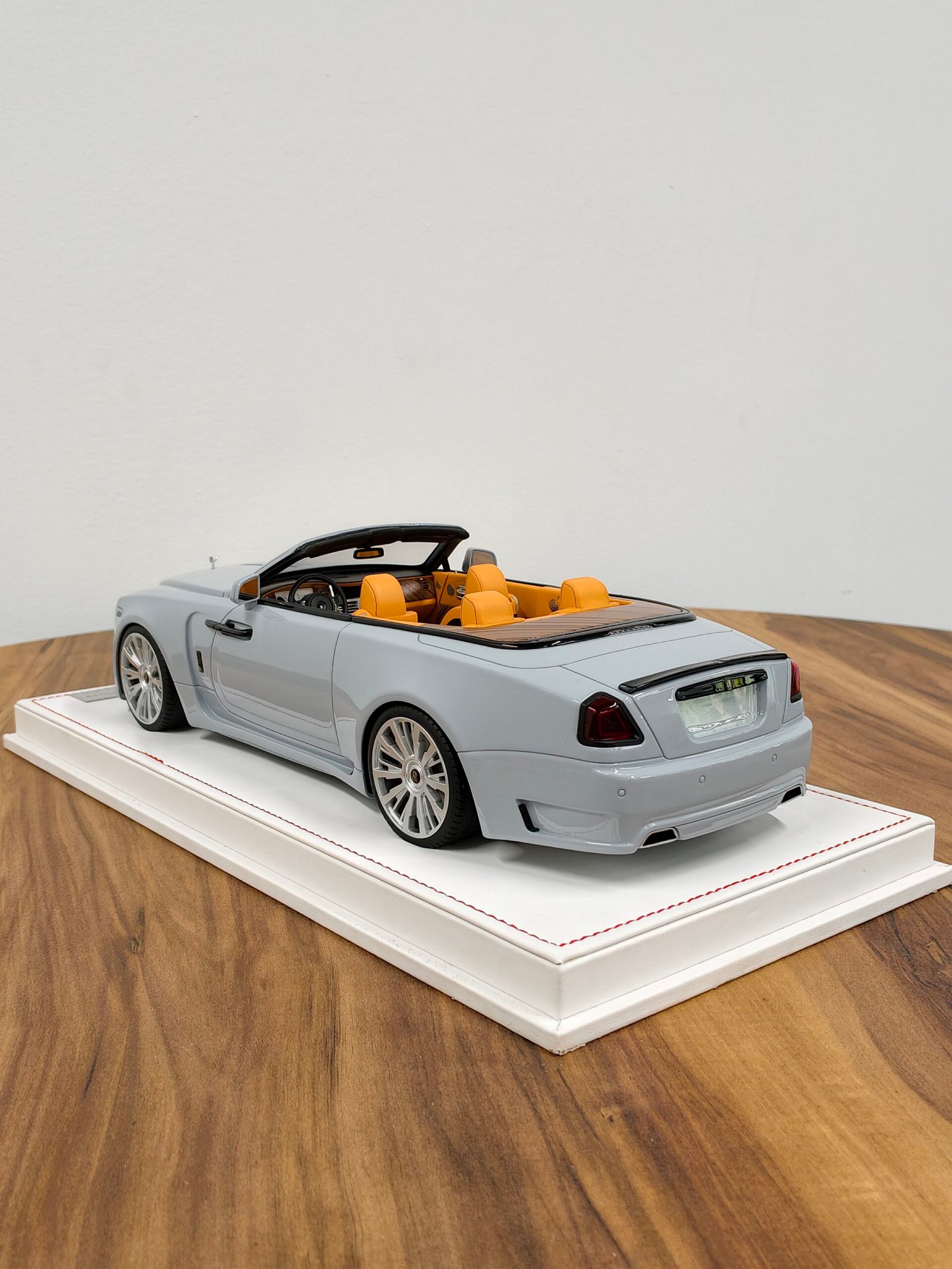 Rolls Royce Dawn Novitec Overdose 1:18 Gray - Image 2