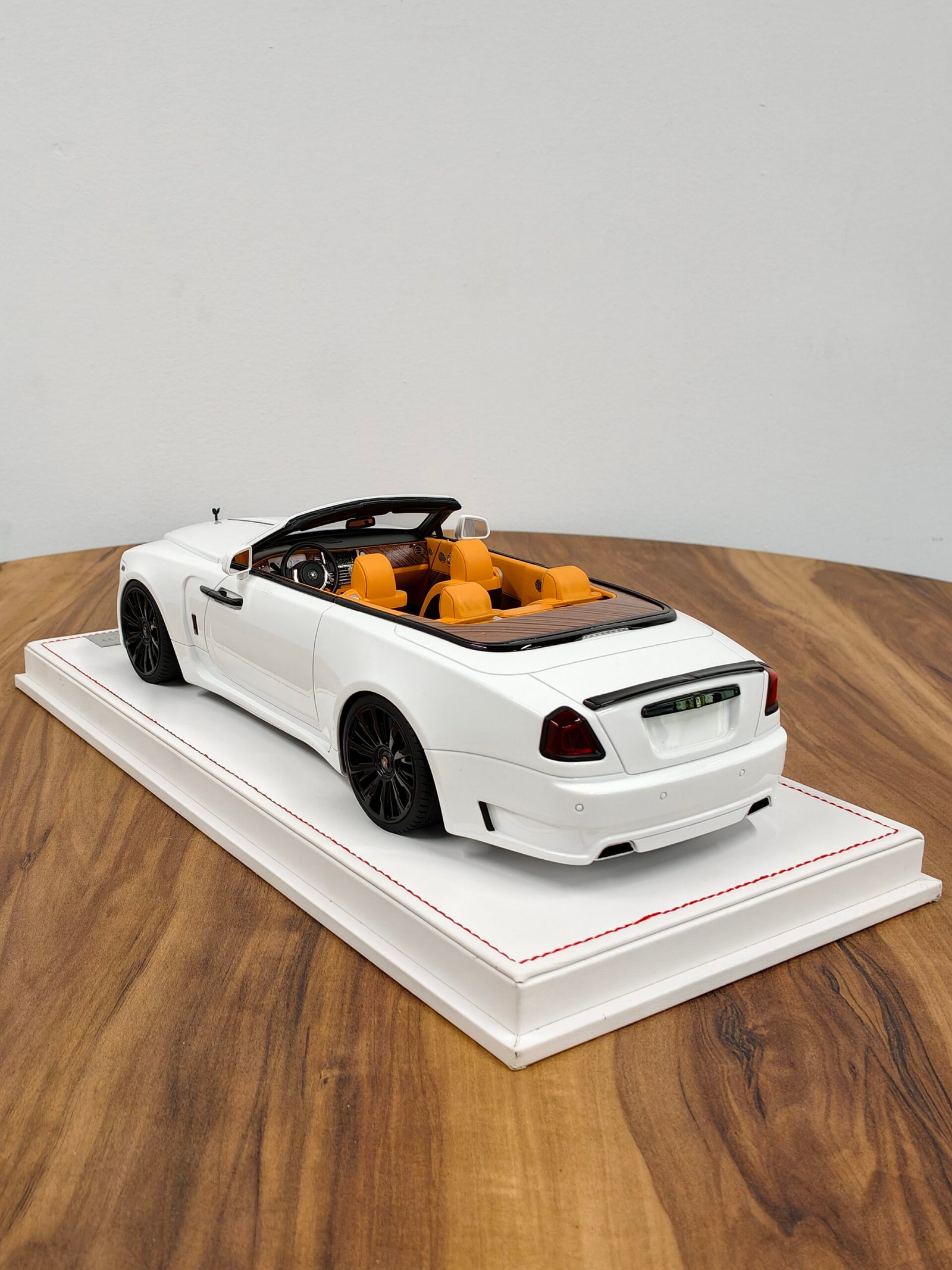 Rolls Royce Dawn Novitec Overdose 1:18 white - Image 2