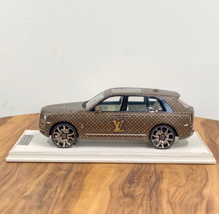 Rolls Royce Cullinan Louis Vuitton 1:18 - Image 4
