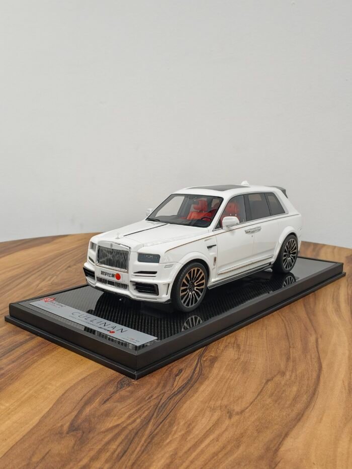 Rolls Royce Cullinan white 1:18