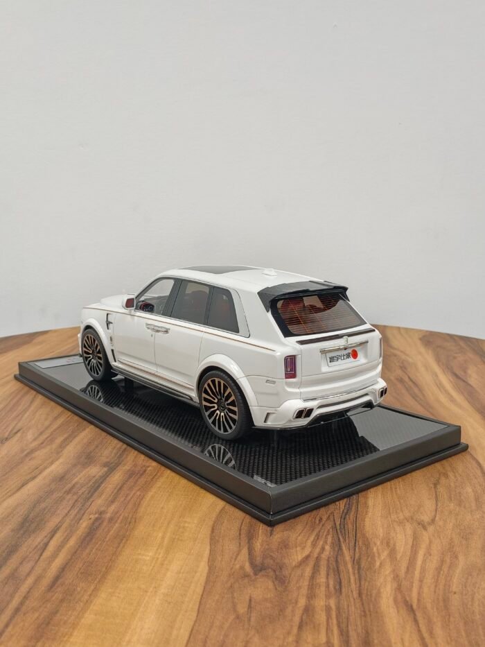 Rolls Royce Cullinan white 1:18 - Image 2