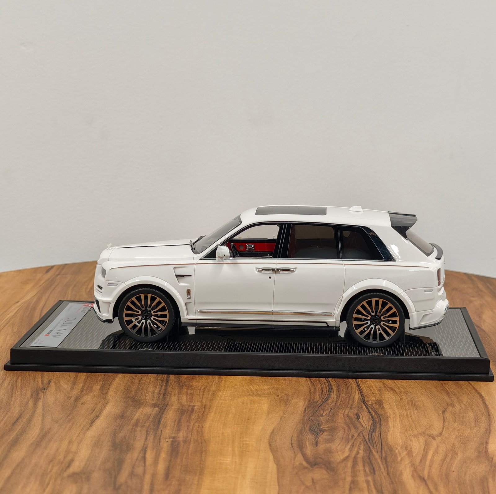 Rolls Royce Cullinan white 1:18 - Image 4