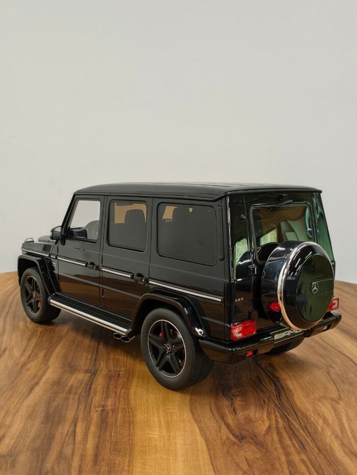 Mercedes-AMG GT202 G65 Black 1:12 - Image 4