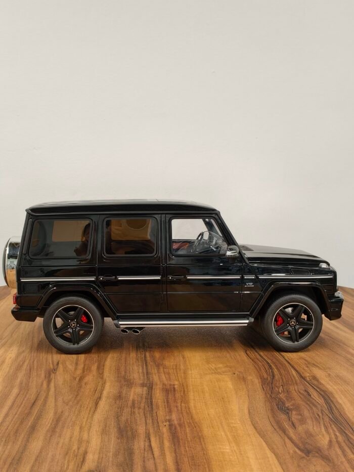 Mercedes-AMG GT202 G65 Black 1:12 - Image 3