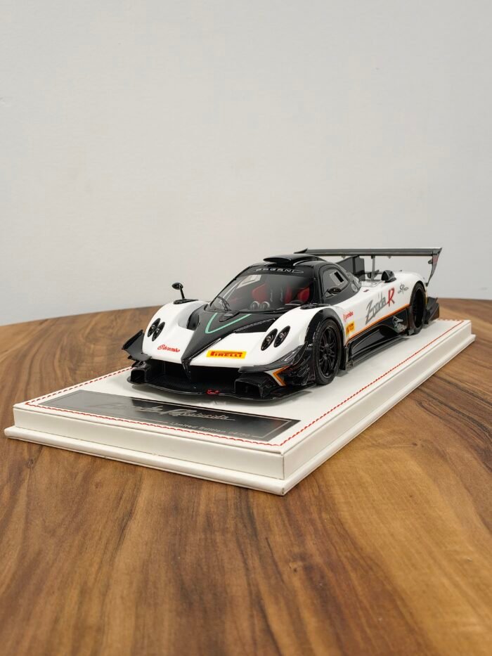 Pagani Zonda Revalucian 1:18 Fiber White