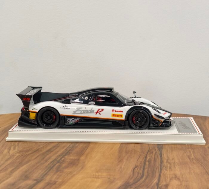 Pagani Zonda Revalucian 1:18 Fiber White - Image 4