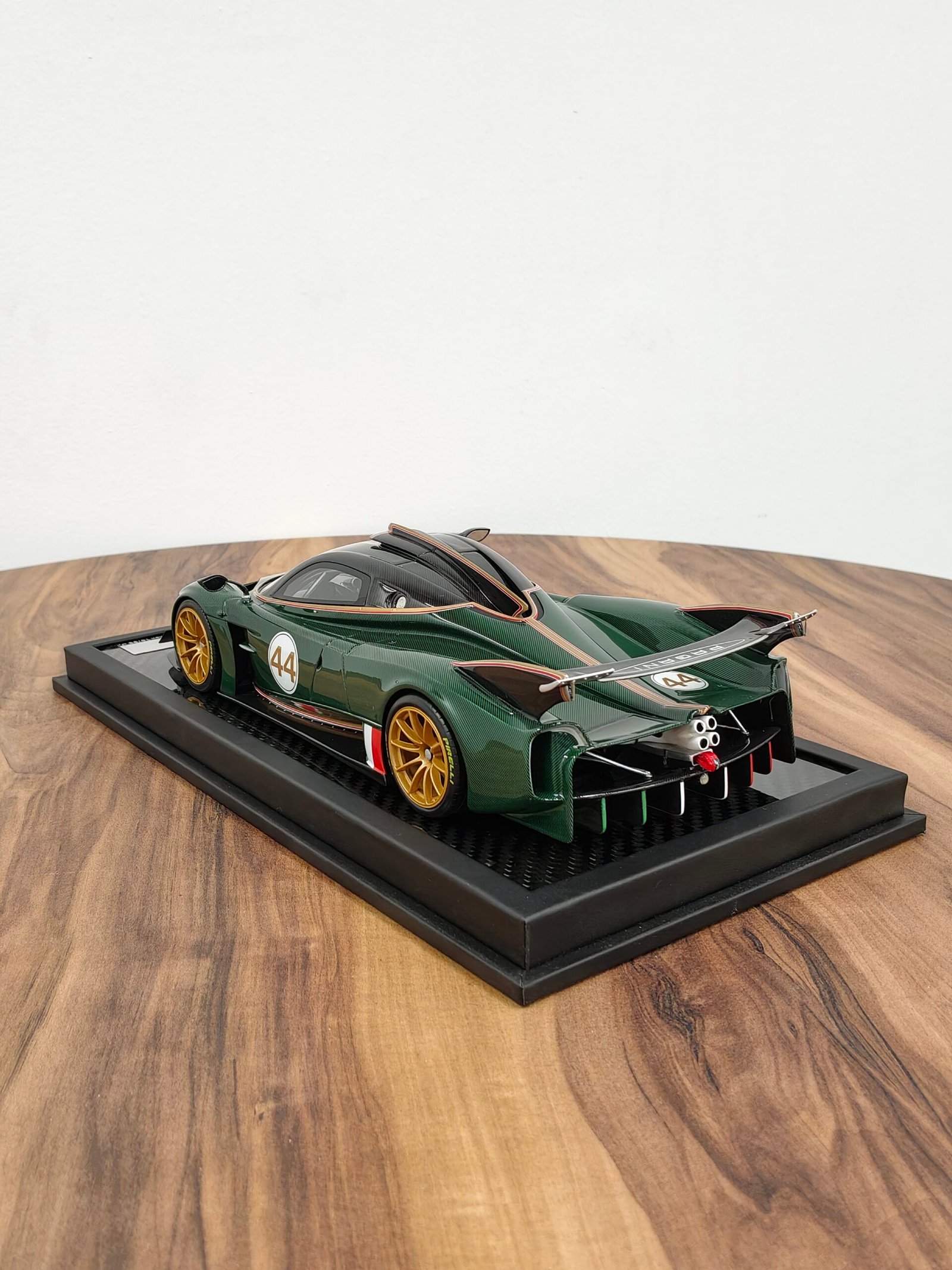 Pagani Huayra R 1:18 Green - Image 2