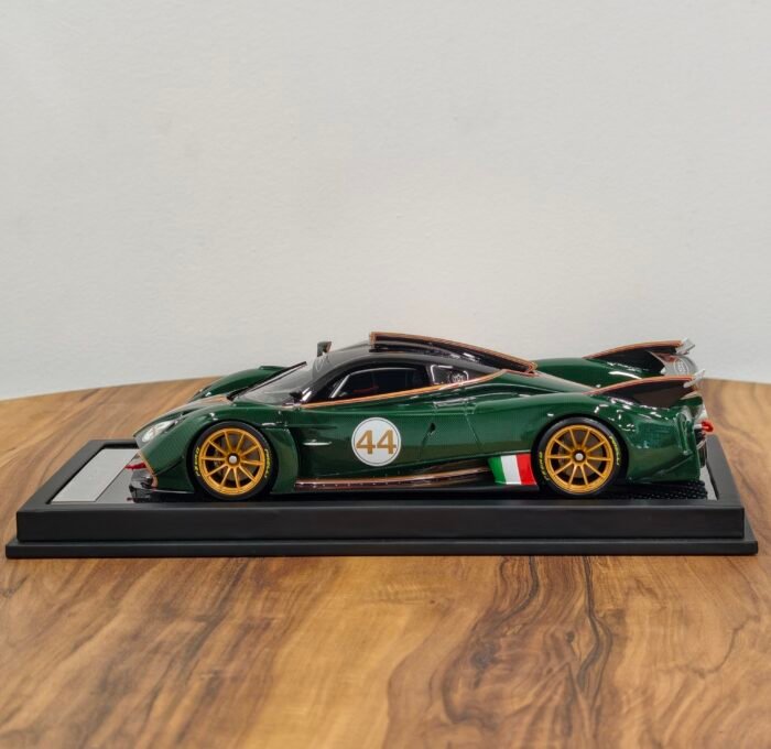 Pagani Huayra R 1:18 Green - Image 4
