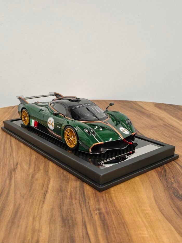 Pagani Huayra R 1:18 Green - Image 3