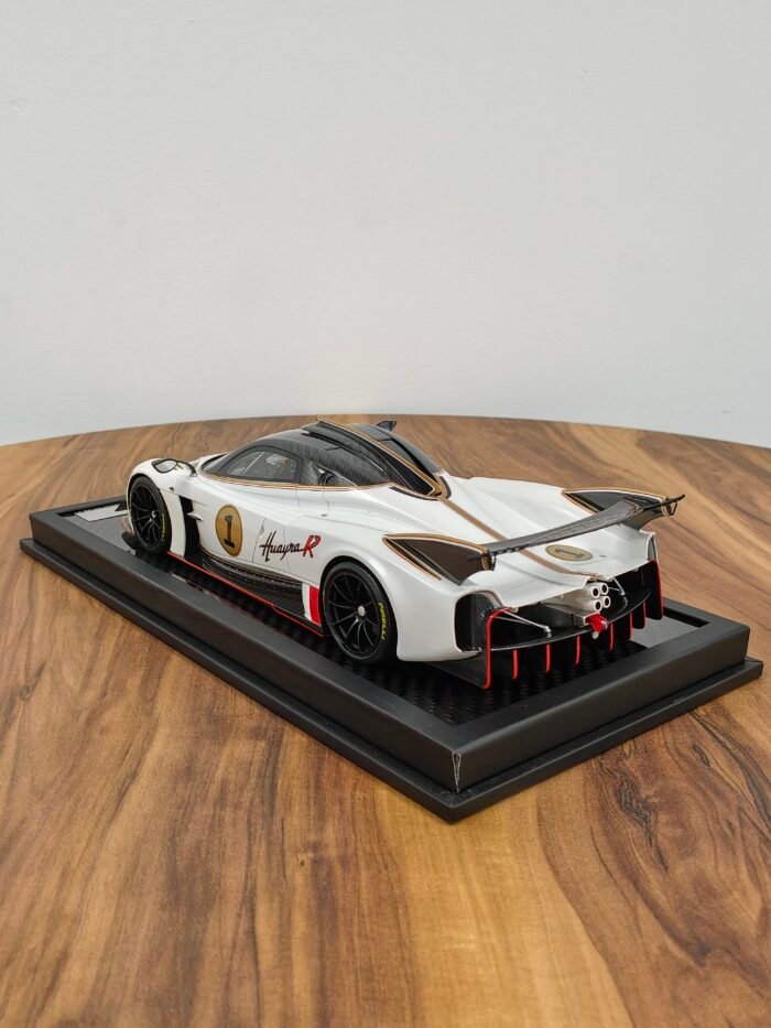 Pagani Huayra R Vip18033-D #1 Pearl White 1:18 - Image 2