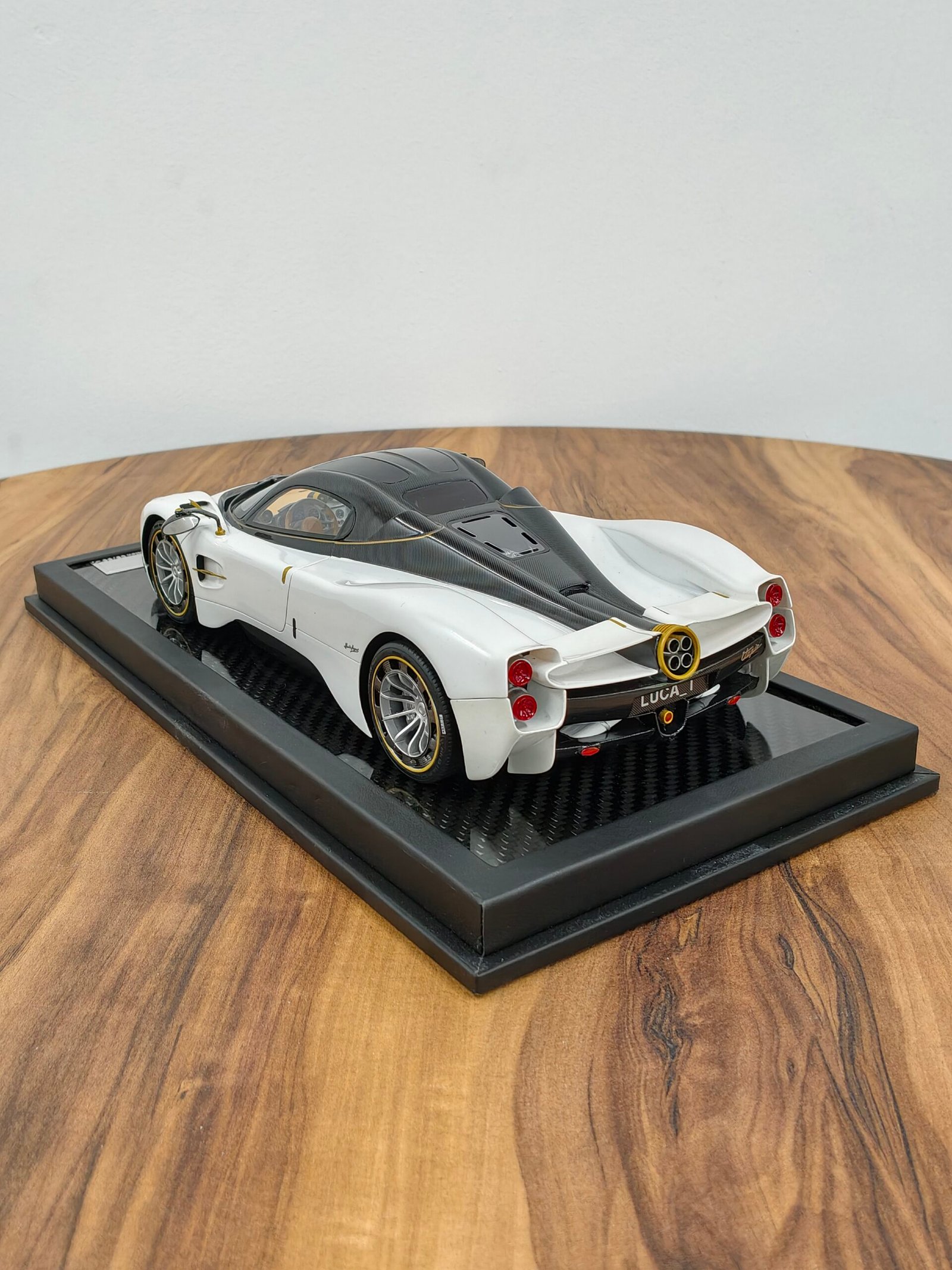 Pagani Itapia Vip 18037 Pearl White Decals 1:18 - Image 4