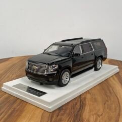 2015 Chevrolet Suburban 1:18 Black