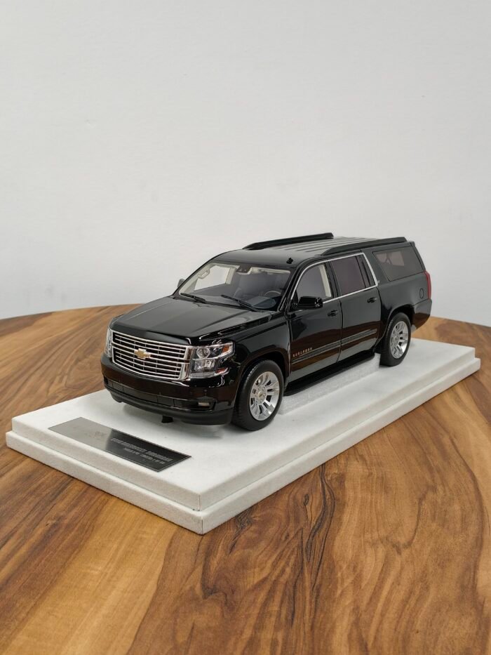 2015 Chevrolet Suburban 1:18 Black