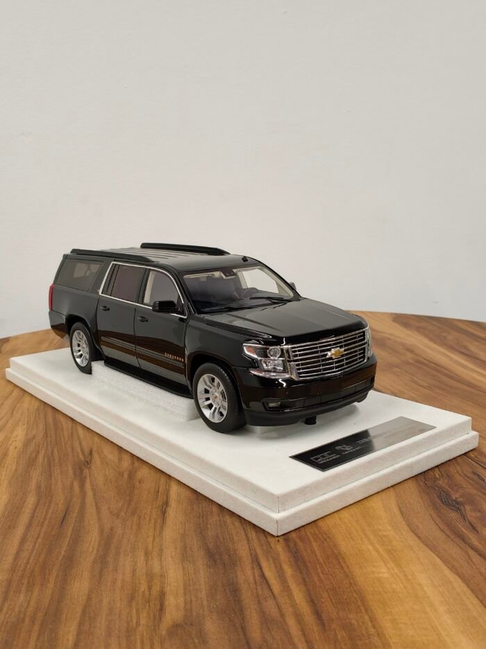 2015 Chevrolet Suburban 1:18 Black - Image 2