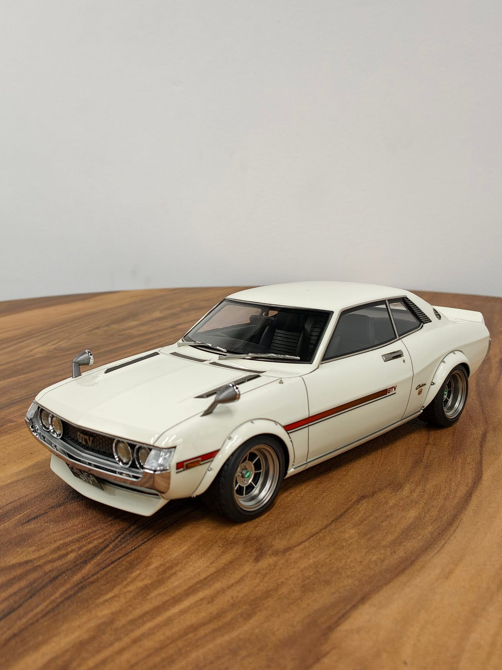 Toyota Celica 1600GTV (TA22) White 1:18