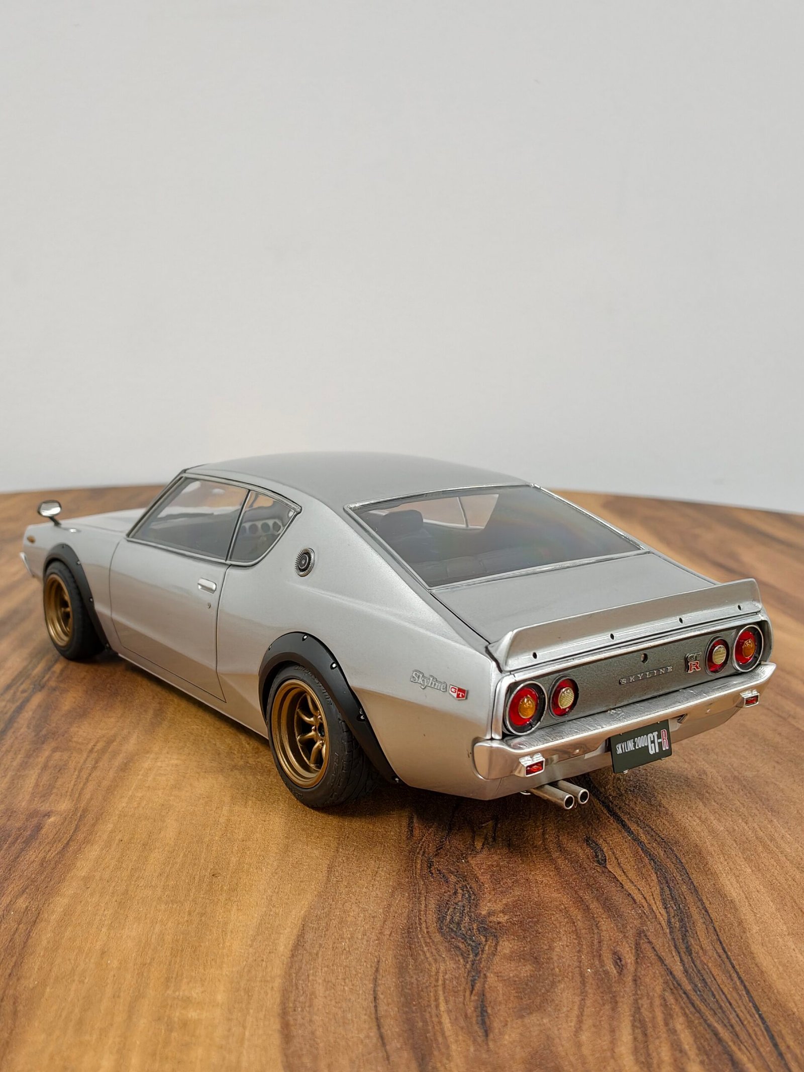 Nissan Skyline 2000 GTR ( KPGC110) 1:18 Silver - Image 2