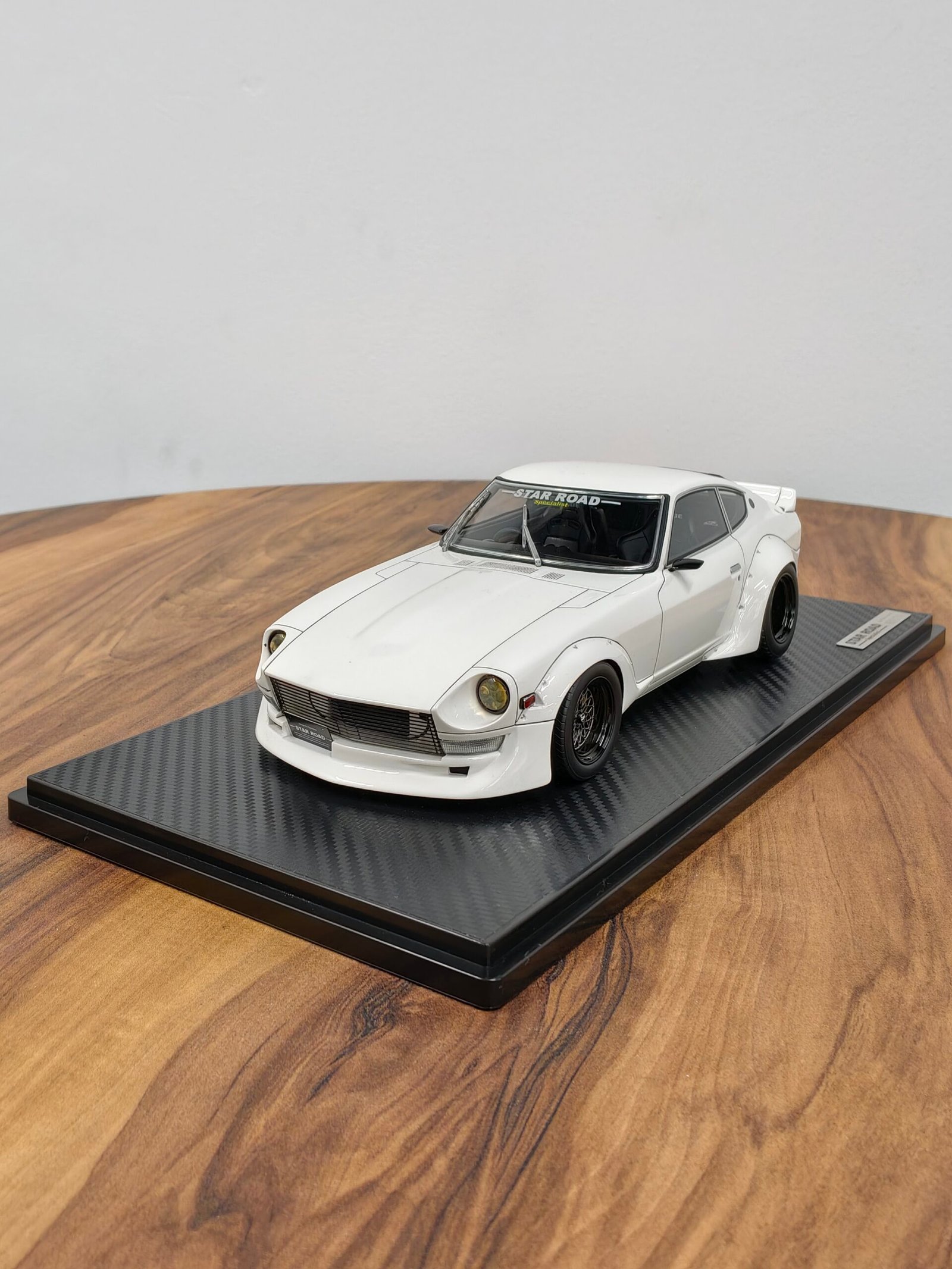 Nissan IG1361 Fairlady Z (S30) STAR ROAD 1:18 White