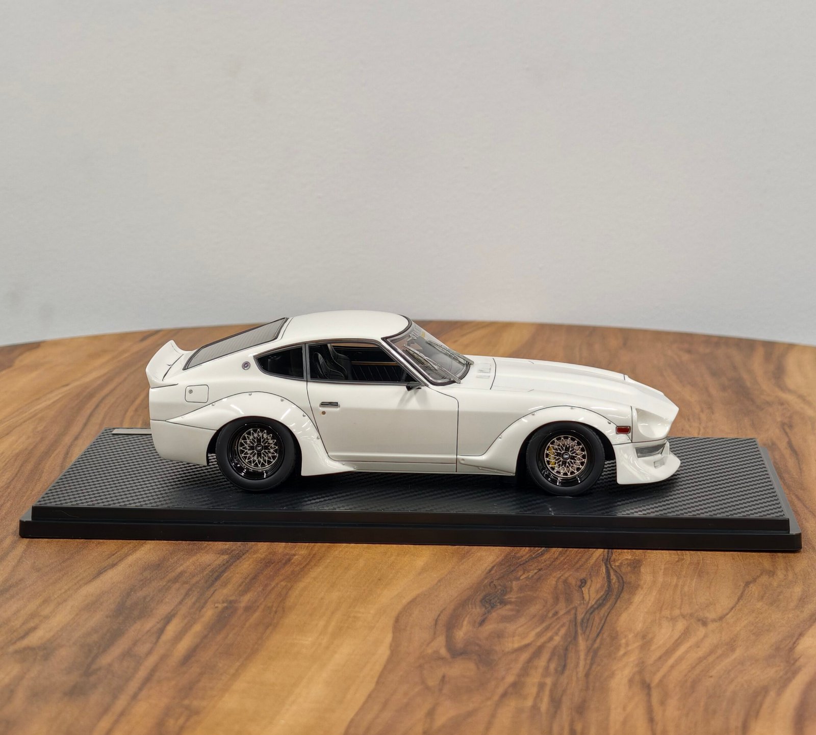 Nissan IG1361 Fairlady Z (S30) STAR ROAD 1:18 White - Image 5
