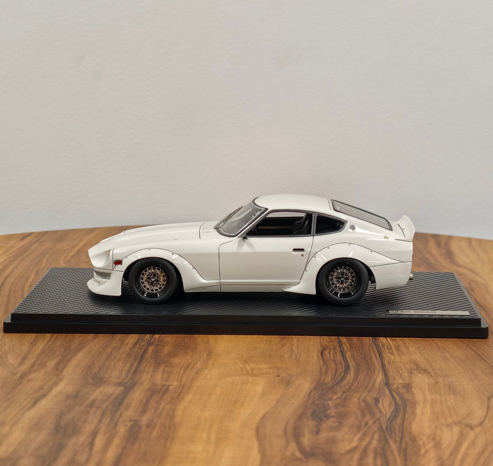 Nissan IG1361 Fairlady Z (S30) STAR ROAD 1:18 White - Image 3