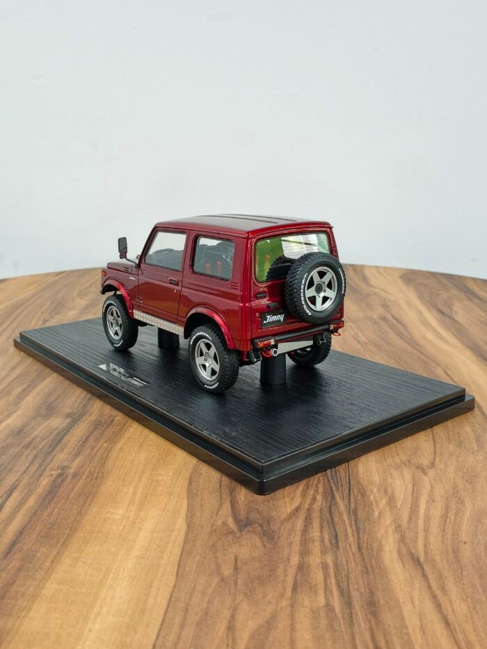 Suzuki Jimny (JA11) 1:18 Red Metallic - Image 2