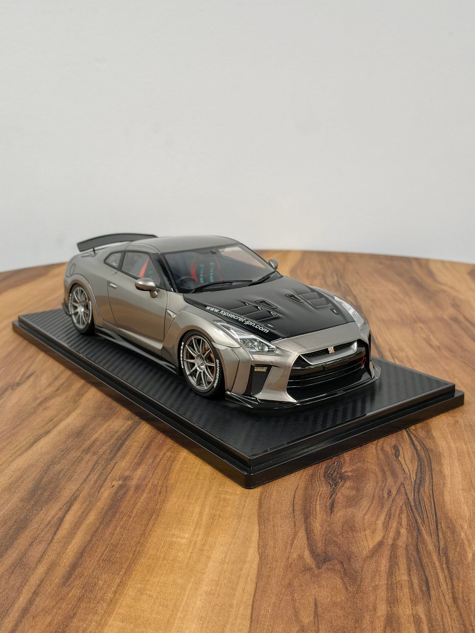 Nissan Top Secret GT-R (R35) 1:18 Gun Metallic - Image 2