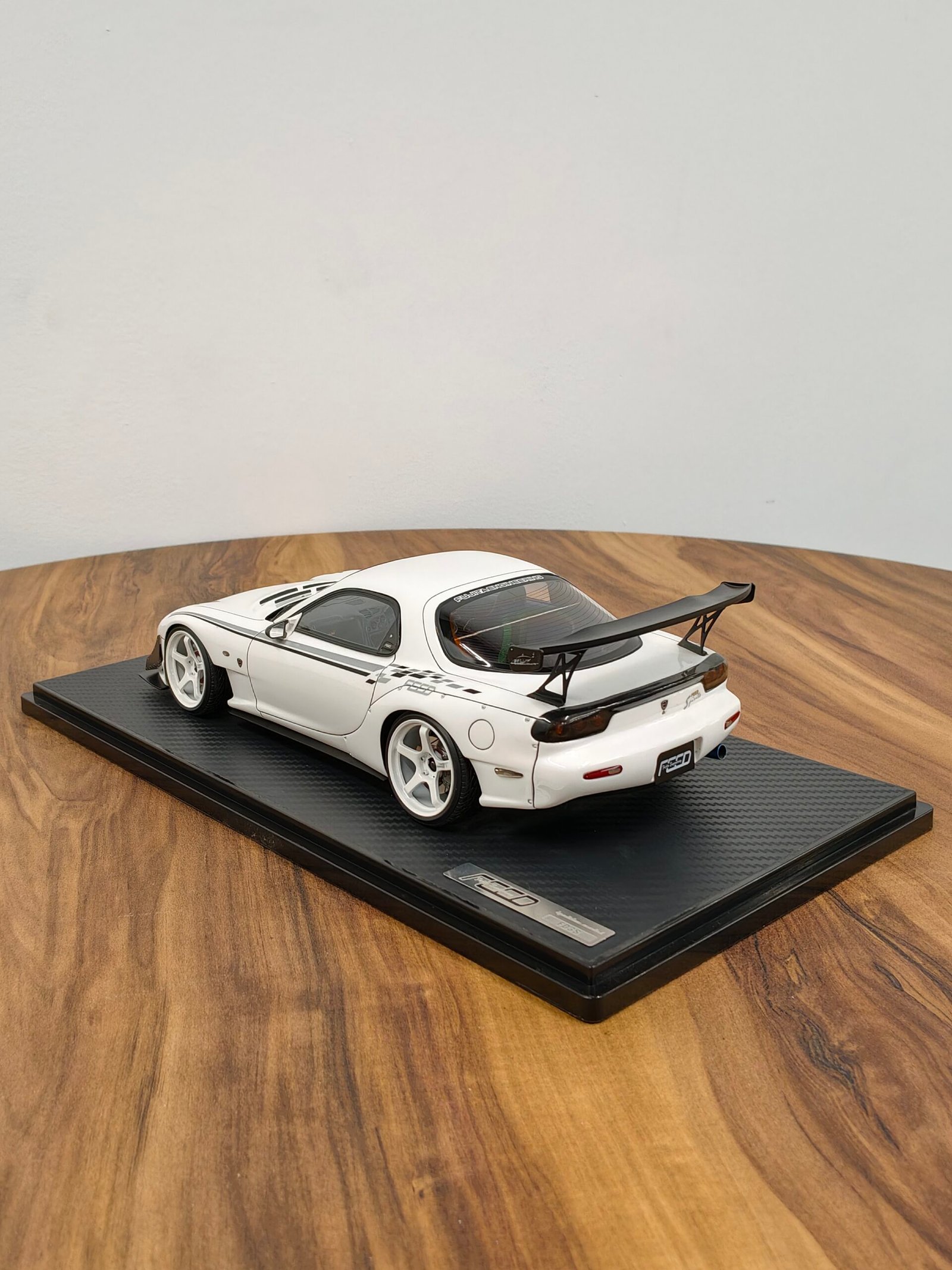 Mazda RX -7 FD3S White 1:18 - Image 4